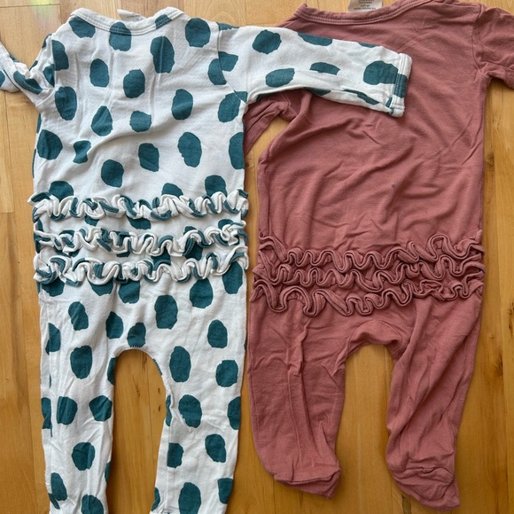 Softest Spearmint brand outfits with ruffle buns! - Picture 2 of 4